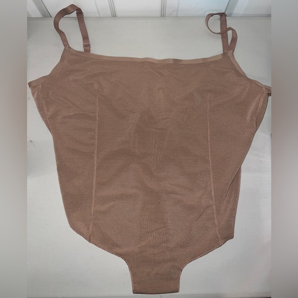 🤎 NWOT! SKIMS Sheer Sculpt Thong Bodysuit - Picture 6 of 7